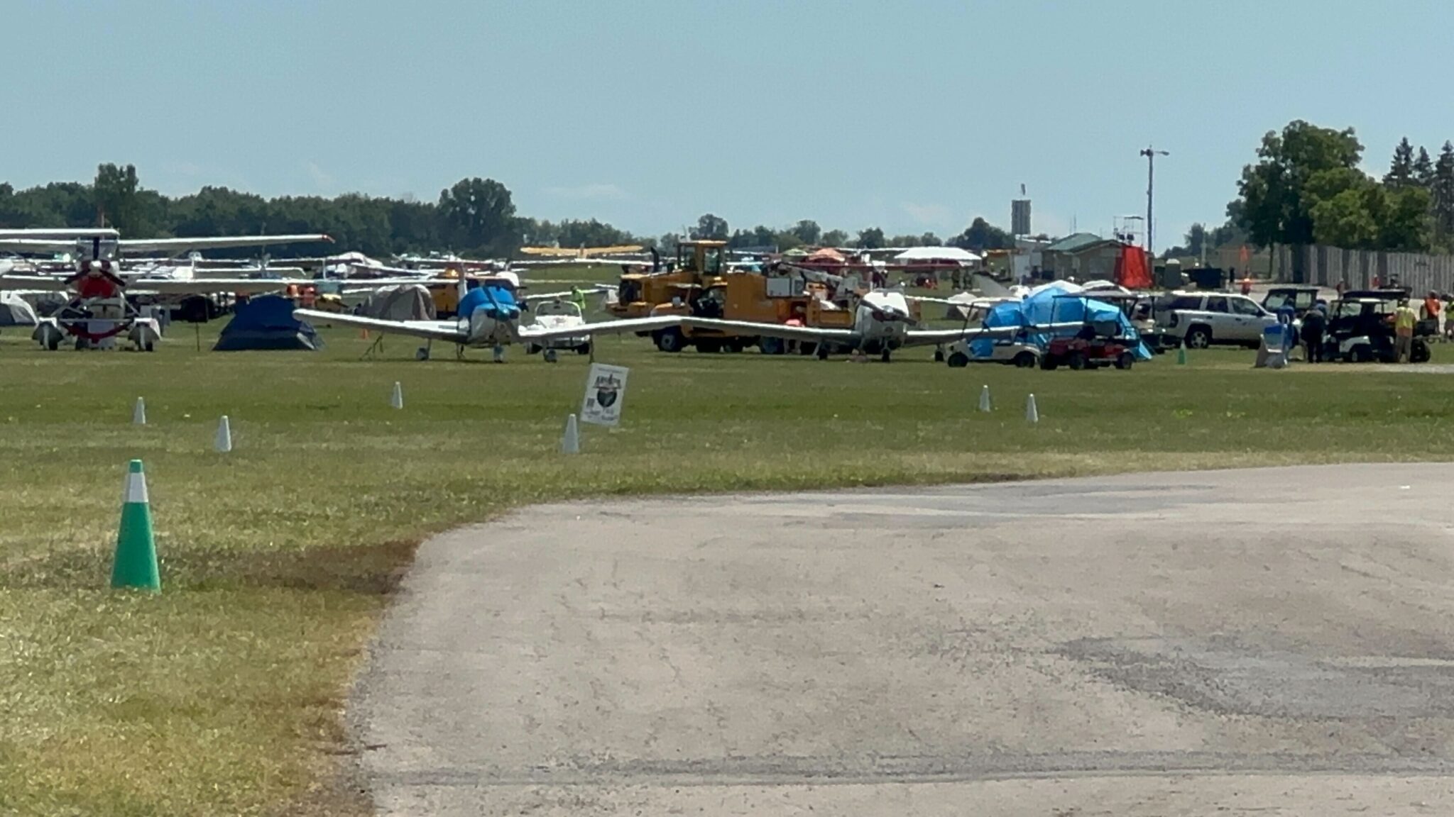 Midair Collision Over Oshkosh, Wisconsin, Claims Lives of Multiple