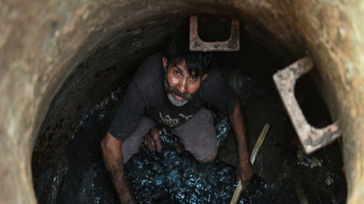 339 Lives Lost While Cleaning Sewers in the Last 5 Years, Government Data Reveals