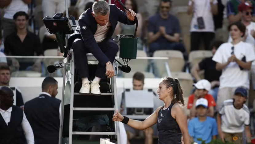 Kasatkina's No Handshake Diplomacy Earns Boos from Spectators