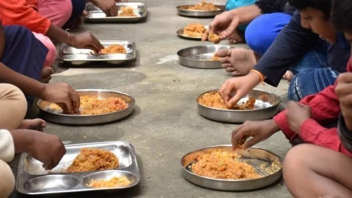 Food Contamination Incident: 28 Girls Fall Ill After Consuming Chicken at Hosapete Hostel