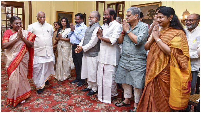 India's Leaders Meet President Murmu to Discuss Manipur Issue