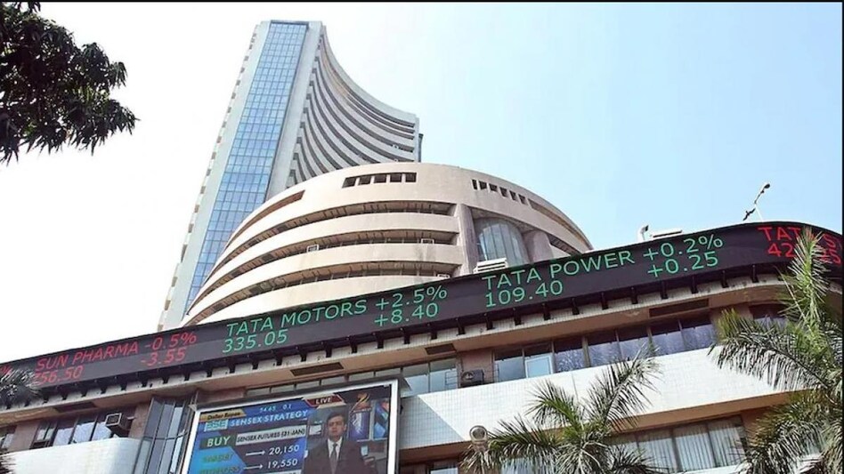 Market Opening in the Red: Nifty Slips Below 19600 Mark