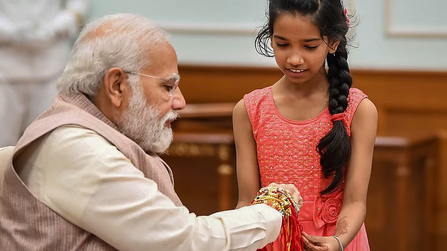 PM Modi greets people