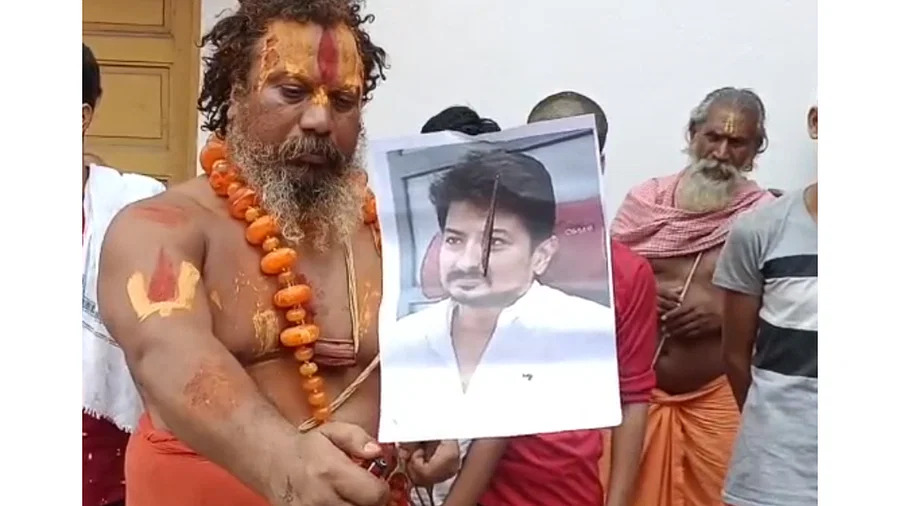 Ayodhya seer calls for Udhayanidhi Stalins