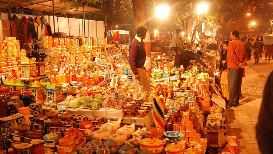 Shoppers gear up for a memorable weekend