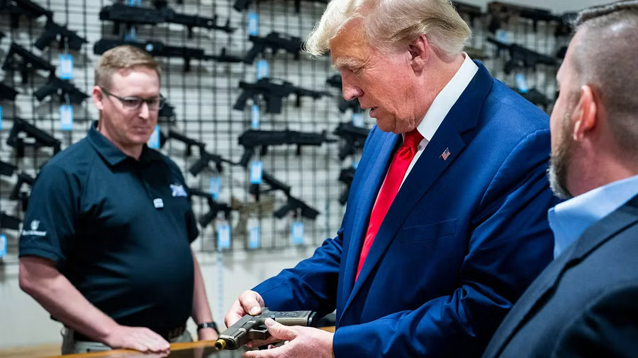 Trump tells gun store hed like to buy a glock raising legal questions