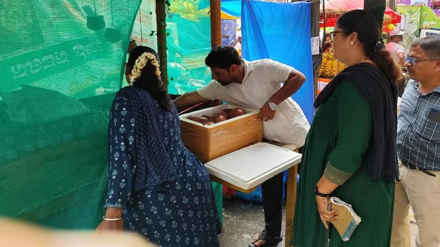 Mangaluru City Corporation team raids matka soda stall; seizes items