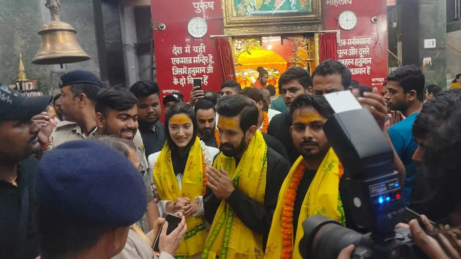 Vikrant Massey Medha Shankar seek blessings at Patna temple