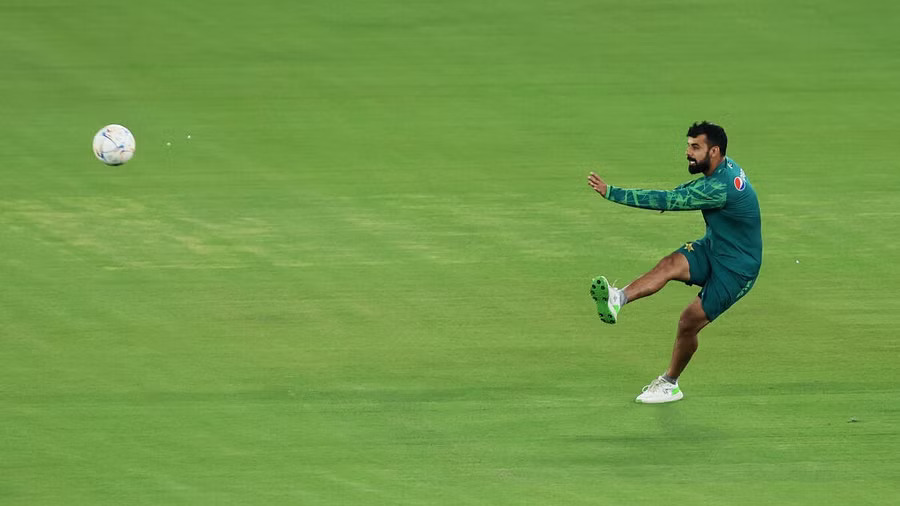 Pakistans Shadab Khan doubtful for World Cup clash against New Zealand