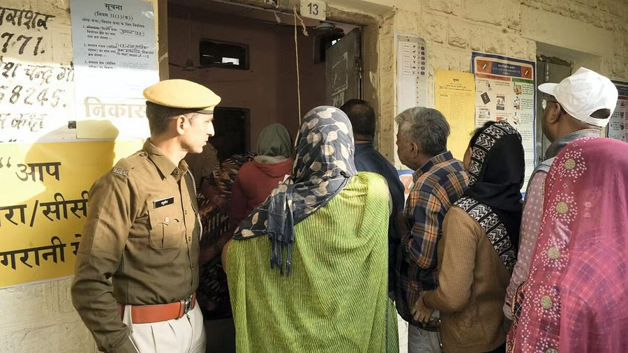 People turn up at polling booths in large numbers