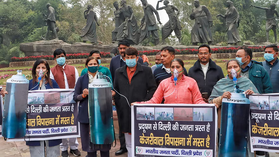 Delhi BJP leaders wear oxygen masks to protest against AAP over air pollution