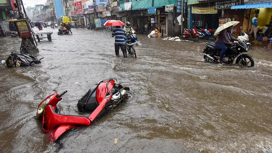 Heavy rains lash Chennai and nearby districts