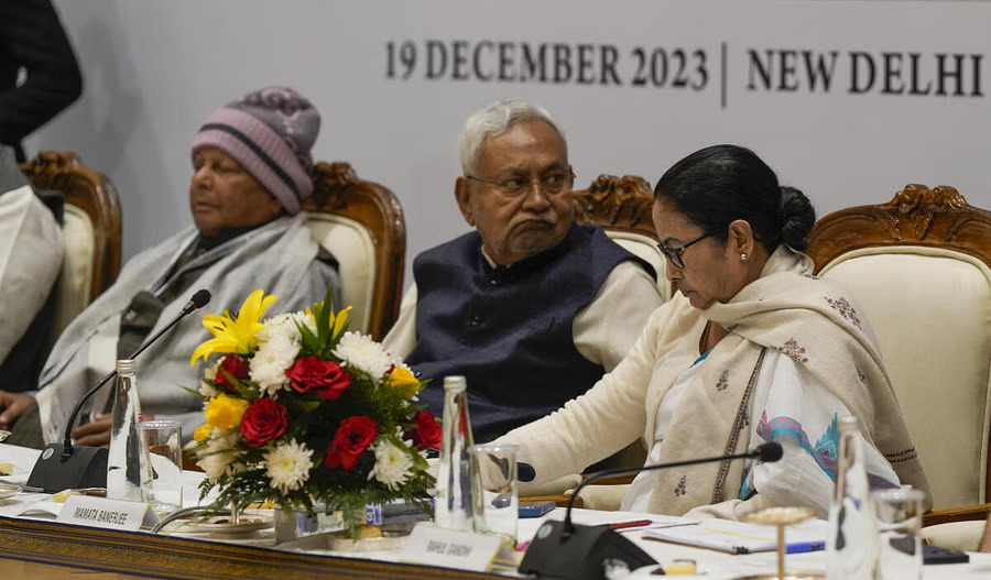 Nitish loses cool in meet after DMK requests translation of his Hindi speech