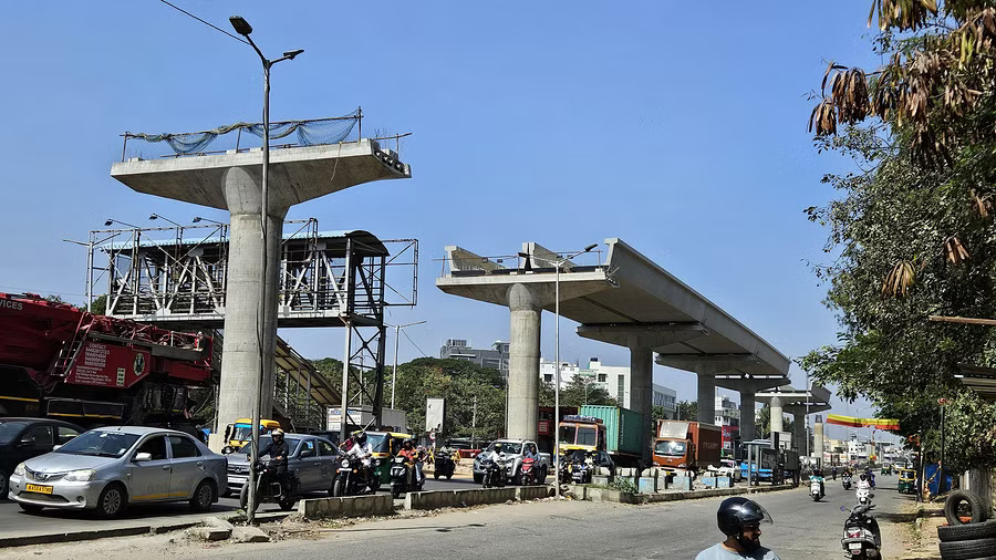 Bengaluru Gaping skywalk gap throws pedestrians’ safety to the winds