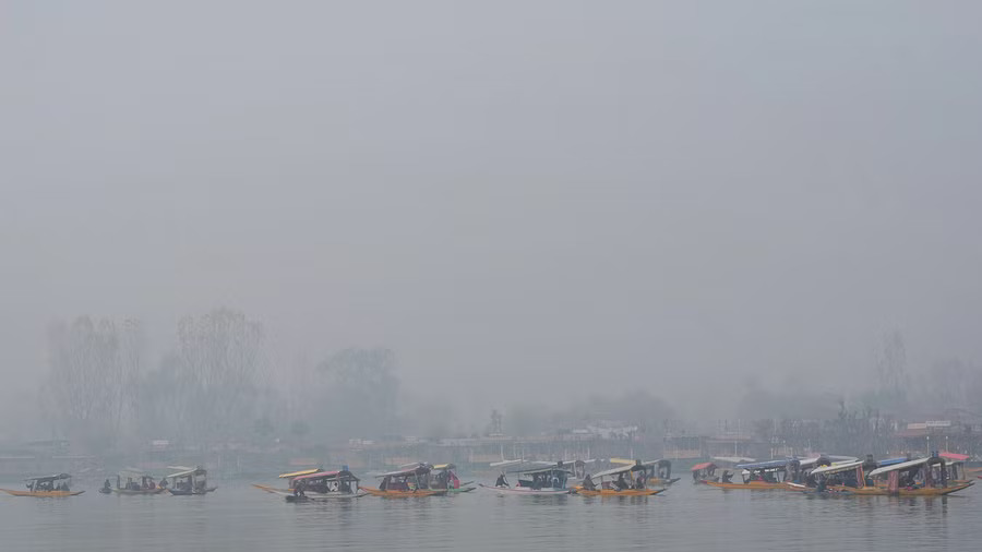 Cold wave severely intensifies in Kashmir