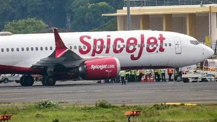 Man on Mumbai-Bengaluru SpiceJet flight stuck in loo for nearly 2 hours (1)