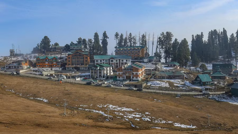 Snow snub Kashmir’s hopes of winter tourism melt away