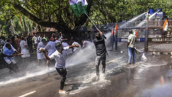 Tension mounts at Kerala police station as Cong protests over arrest of activists