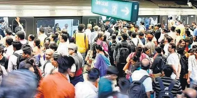 Woman jumps onto Metro tracks to pick up mobile at Indiranagar station