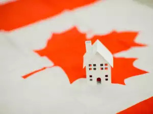 Canadas Ontario to compel colleges to guarantee foreign student housing