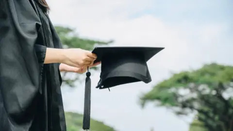 High interest rates add 10bn to cost of England’s student loan system
