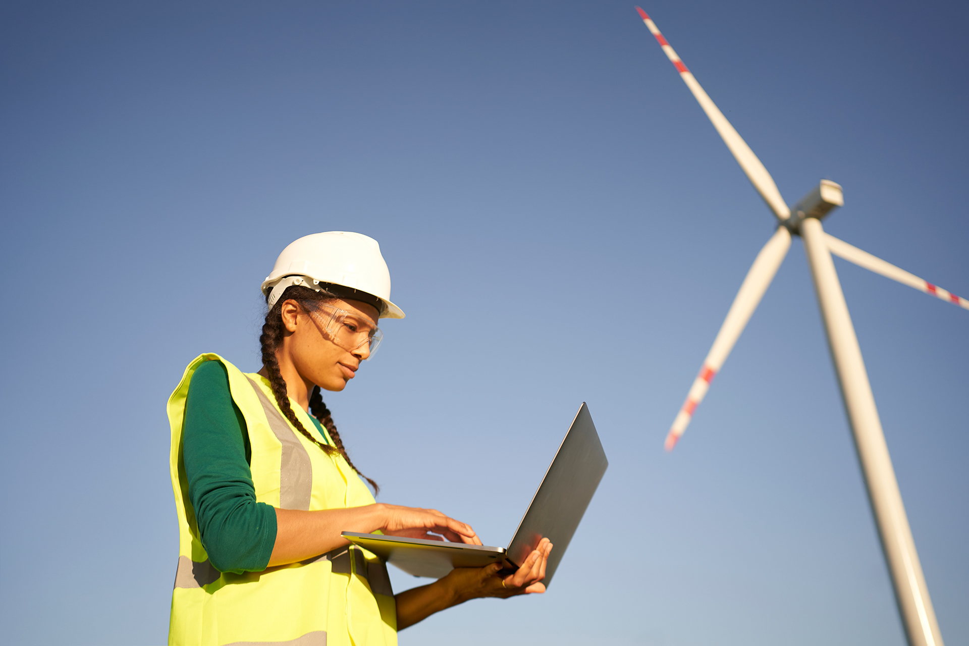Powering the shift how energy traders can accelerate global decarbonisation (1)