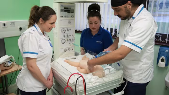 UK nursing applications fall sharply despite NHS shortages
