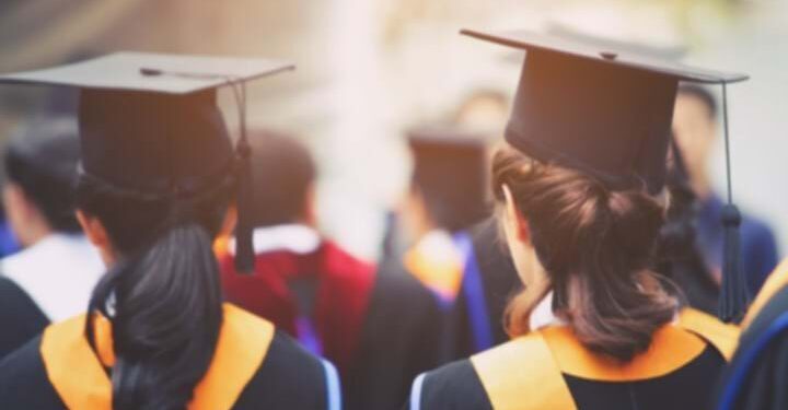 UK universities risk falling into deficit as foreign student numbers fall (1)