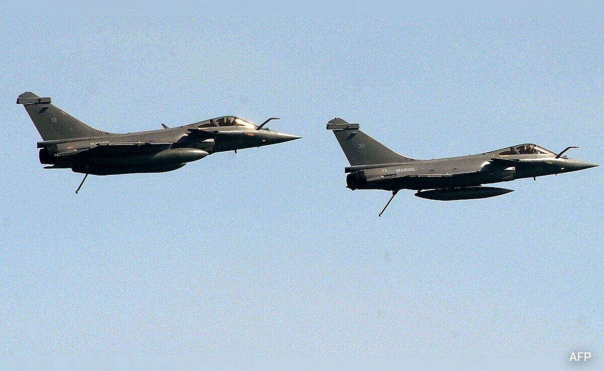 2 French Rafale Jets Collide Mid-Air Instructor Pilot Missing