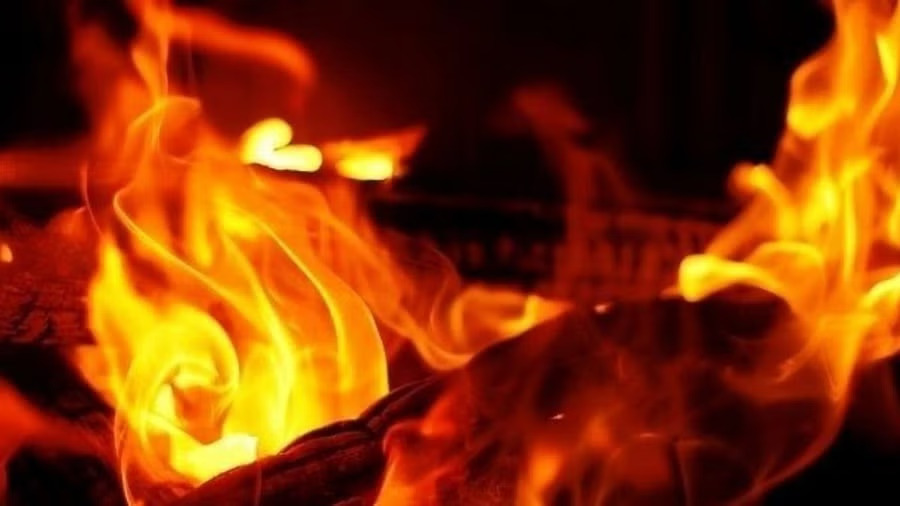 Toll plaza catches fire due to vehicle fuel tank blast on Pune-Bengaluru national highway in Kognoli