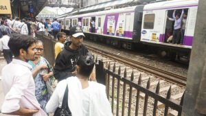 Maharashtra train mishap Govt to give Rs 5 lakh each to kin of deceased says minister Mahajan
