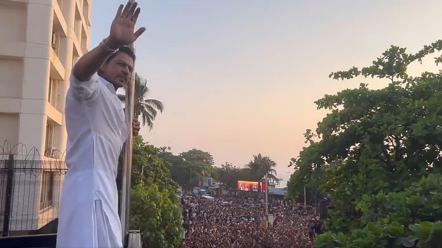 Shah Rukh Khan in legal trouble over Mannat renovation BMC officials visit bungalow after complaint